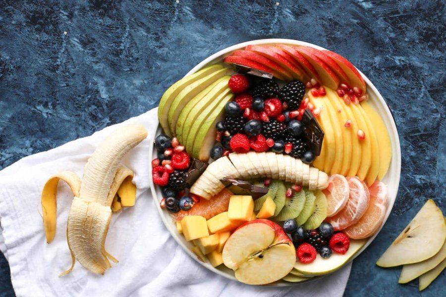Toda la verdad sobre cenar fruta: ¿engorda o adelgaza?