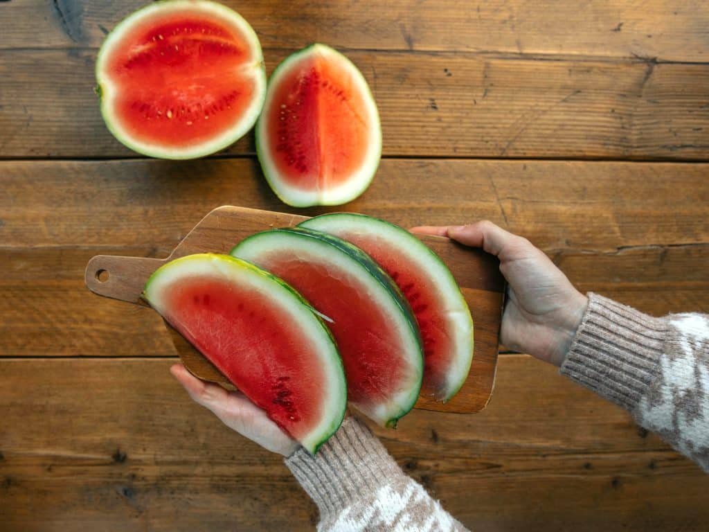 Rodajas de sandía como frutas bajas en hidratos de carbono