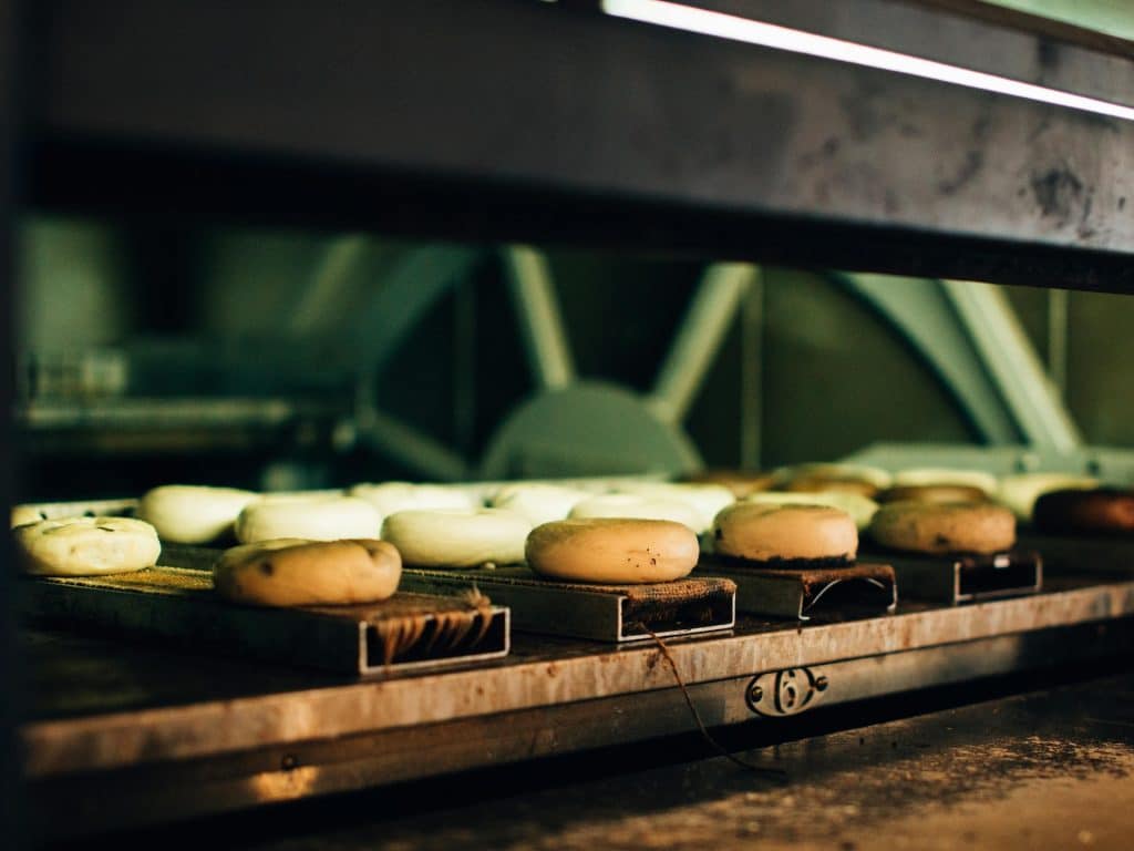 Donuts en un horno de repostería